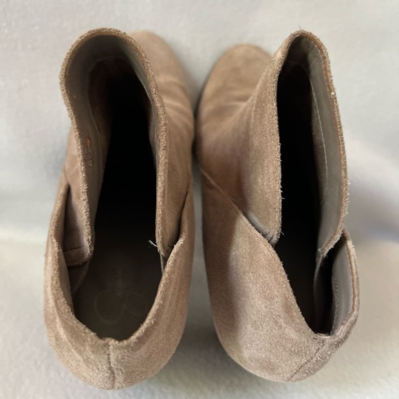 Jessica Simpson Size 8 1/2 Beige Suede Ankle Boots - Picture 8 of 16